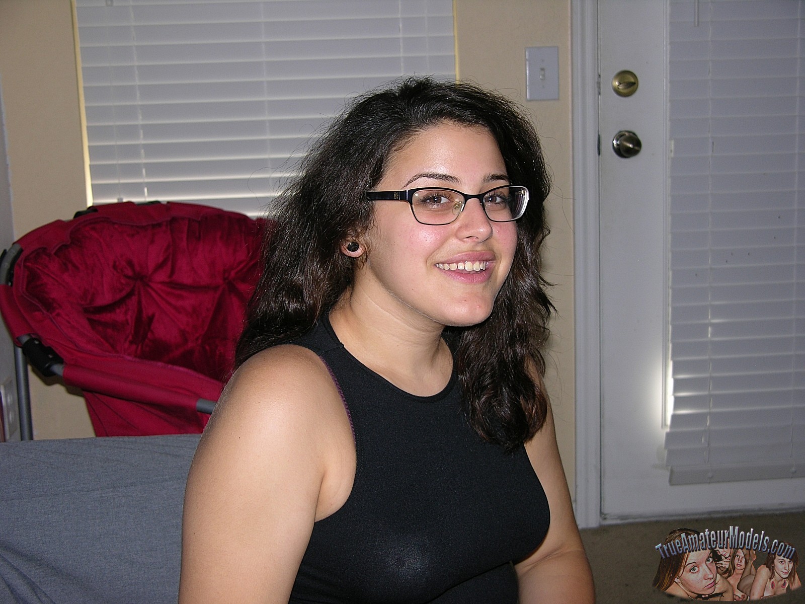 xpics - sex in glasses Glasses wearing amateur brunette teen models nude 