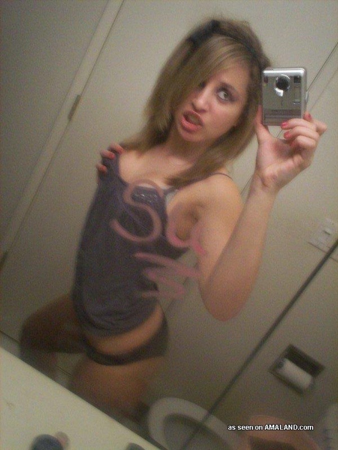 Amatuer college chicks get playful and horny