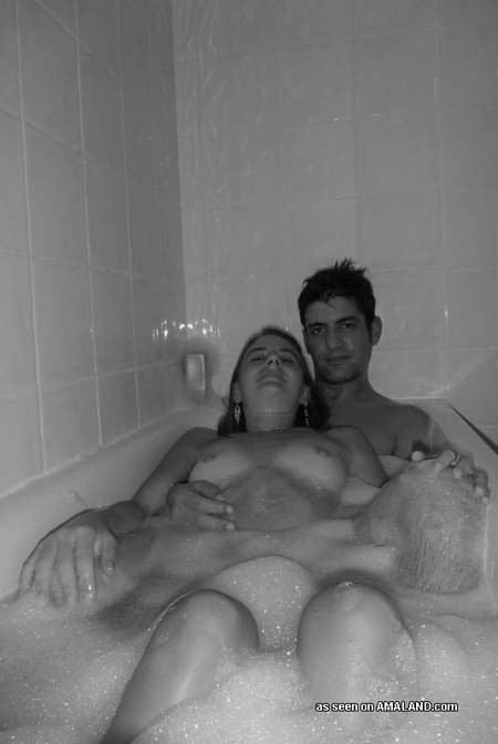 Shower in the naked couples 